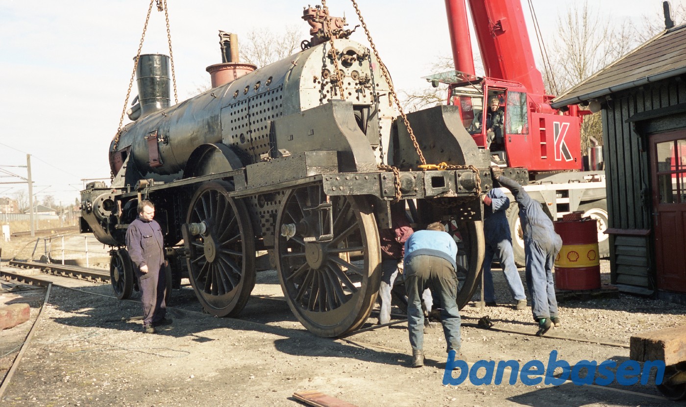 Kedlen/maskinen løftes på K 582 i Rungsted Kedlen/maskinen løftes på K 582 i Rungsted