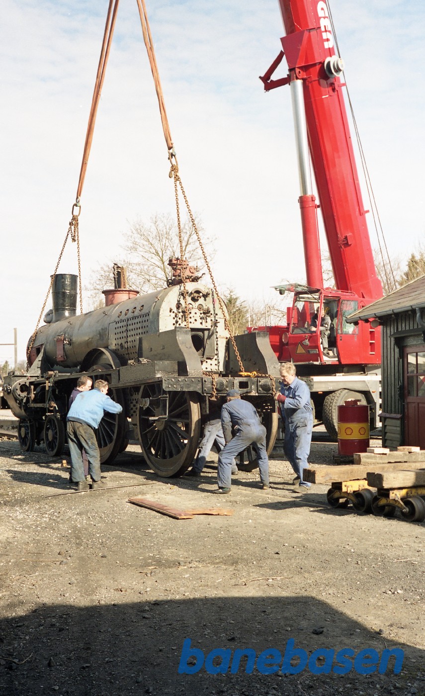 Kedlen/maskinen løftes på K 582 i Rungsted Kedlen/maskinen løftes på K 582 i Rungsted