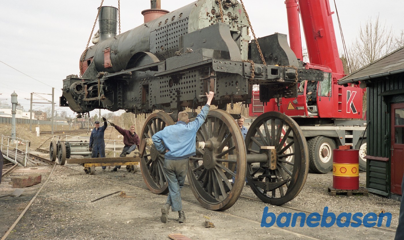 Kedlen/maskinen løftes på K 582 i Rungsted Kedlen/maskinen løftes på K 582 i Rungsted