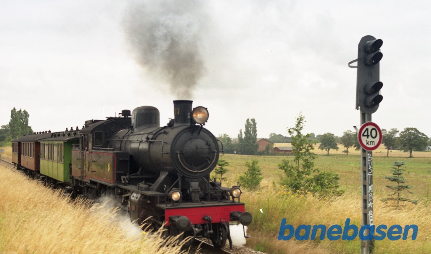 S 1307 med tog i Græsted S 1307 med tog i Græsted