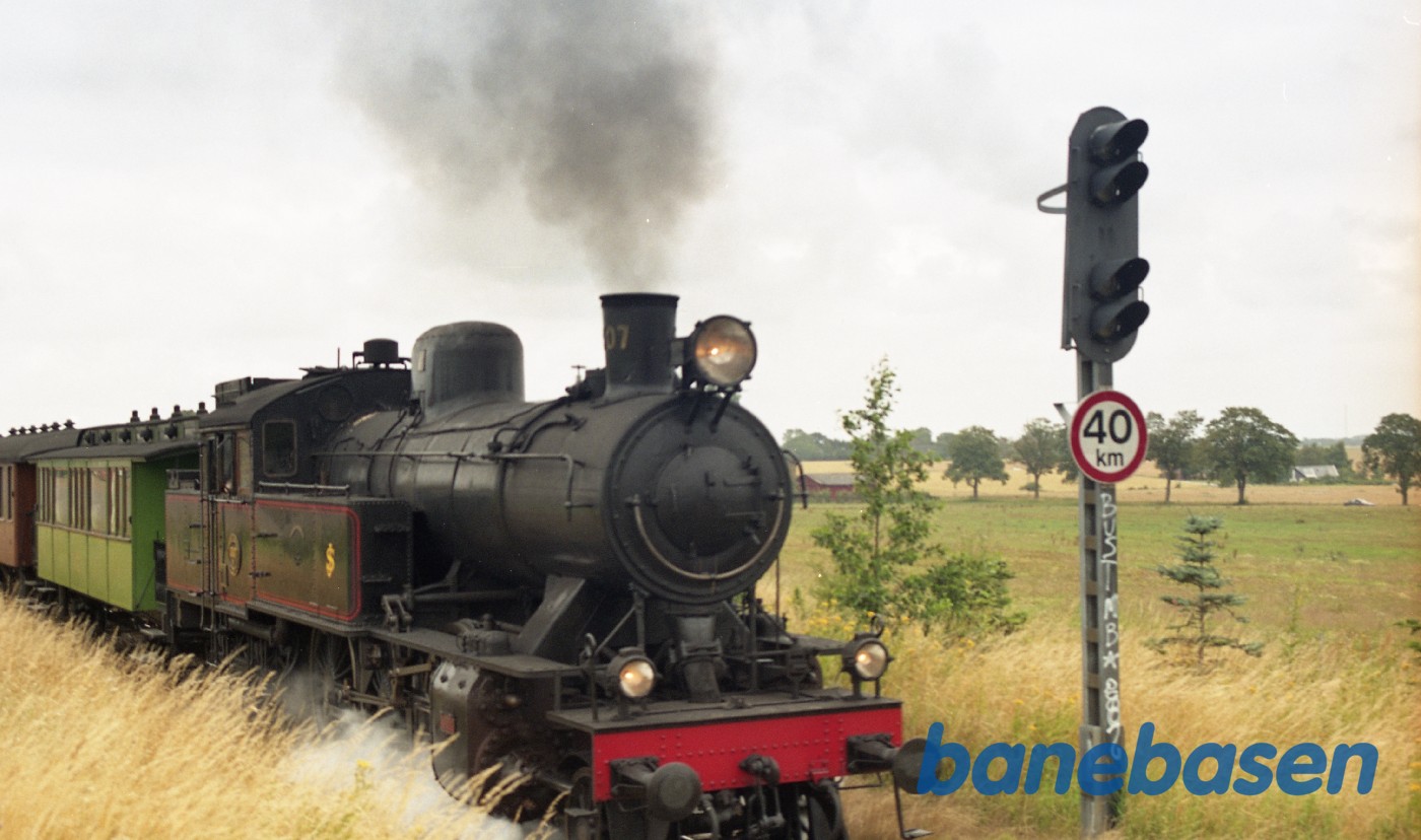 S 1307 med tog i Græsted S 1307 med tog i Græsted