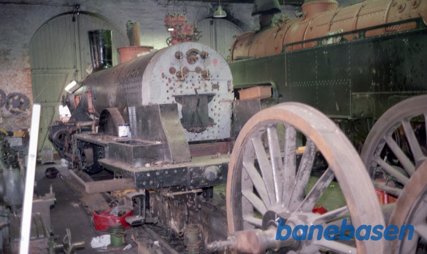 DSB K582 restaureres i Remisen DSB K582 restaureres i Remisen