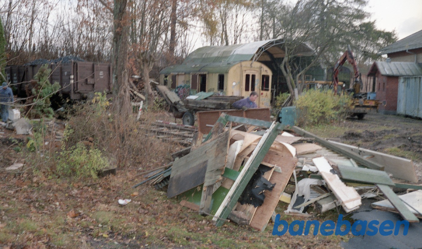 Oprydning udenfor remisen i Rungsted Oprydning udenfor remisen i Rungsted