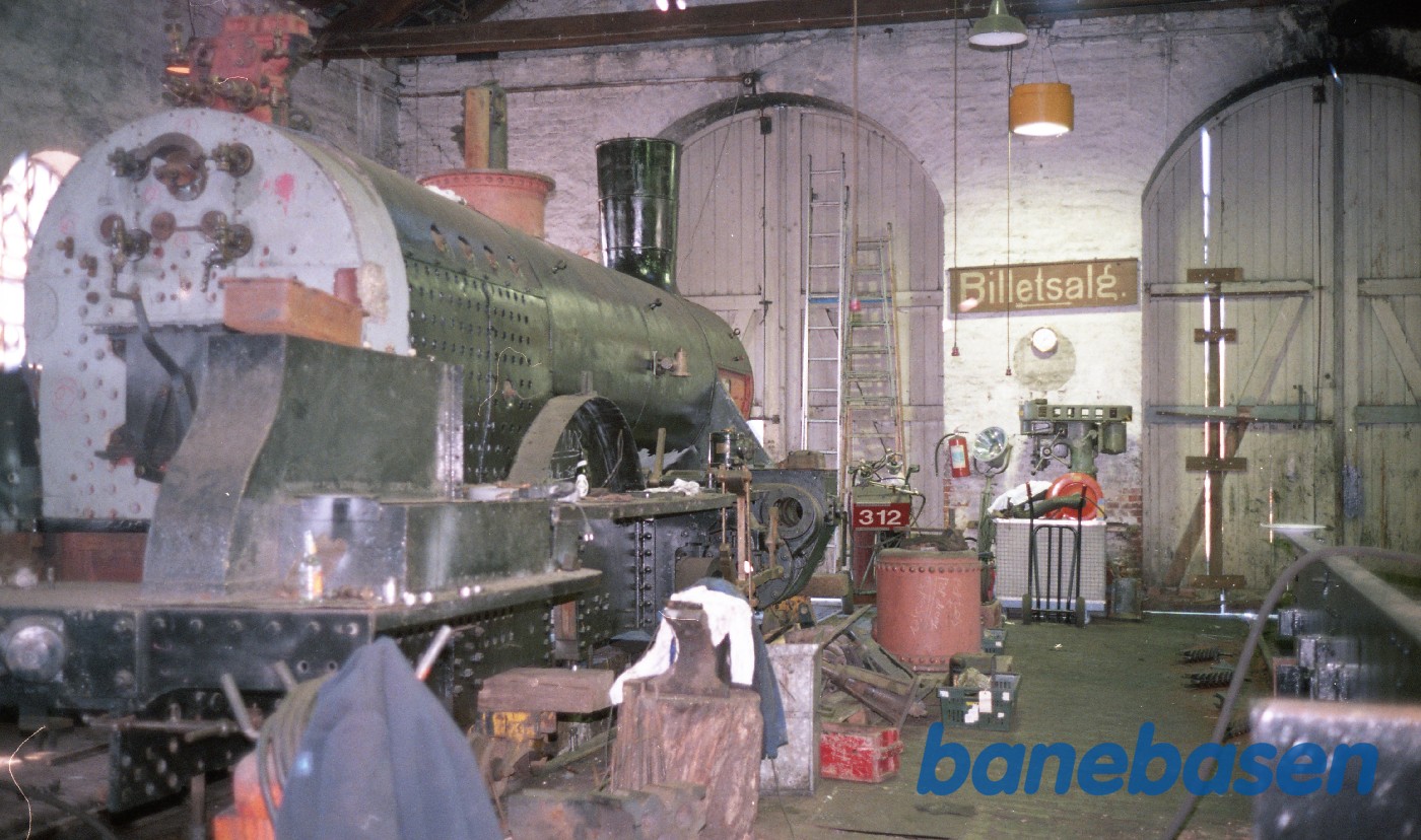 DSB K582 restaureres i Remisen DSB K582 restaureres i Remisen