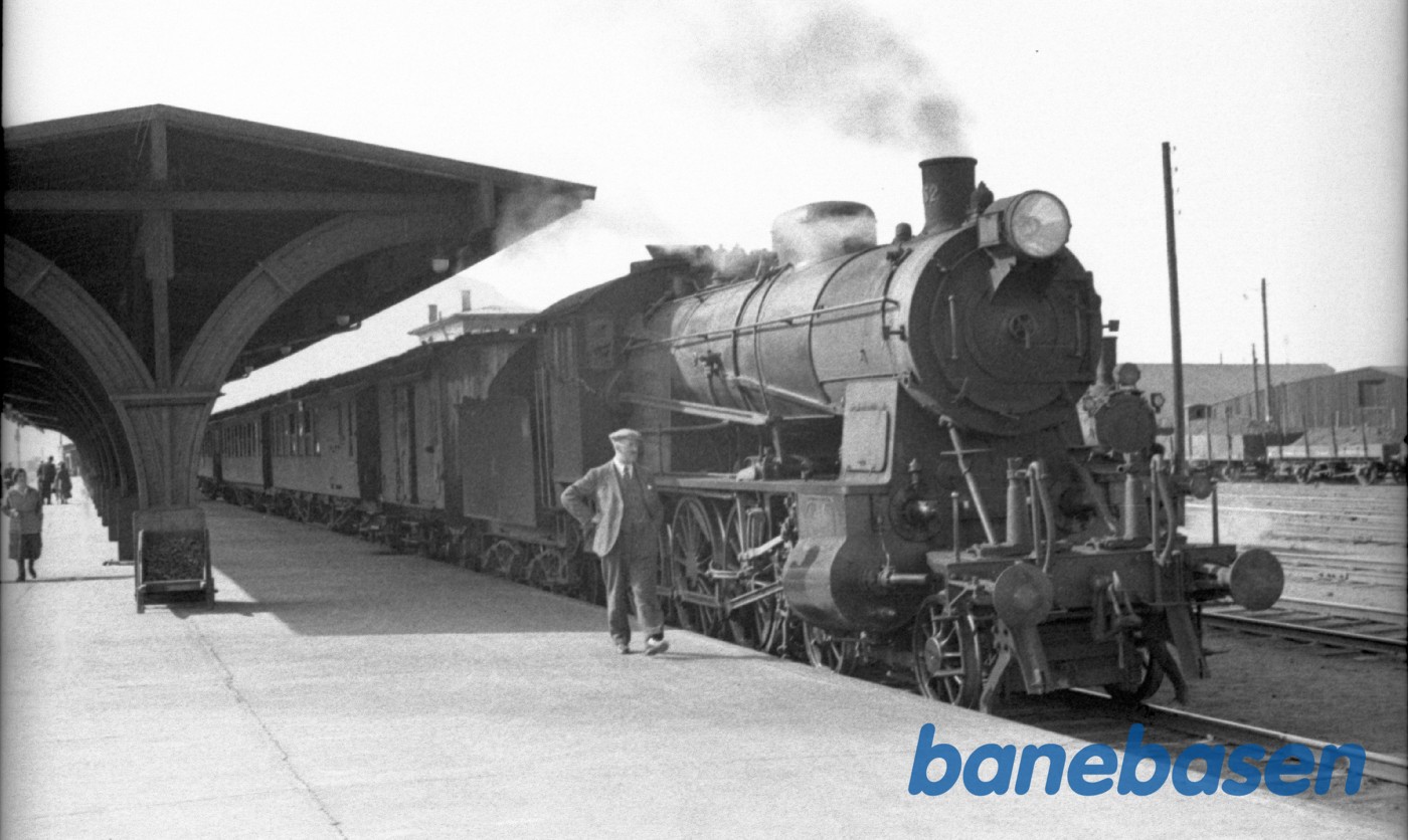 Damptog ved station Damptog ved station