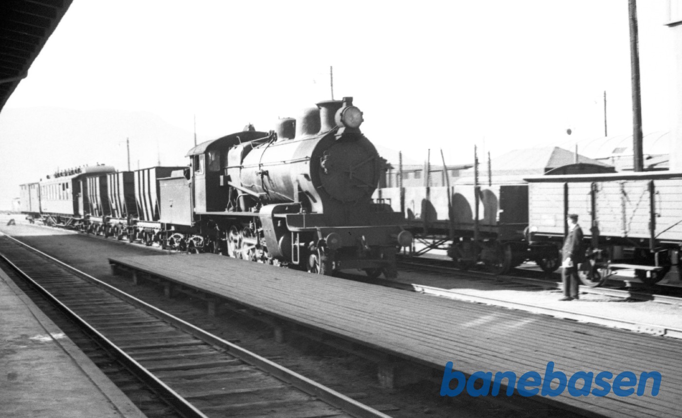 Damptog ved station Damptog ved station