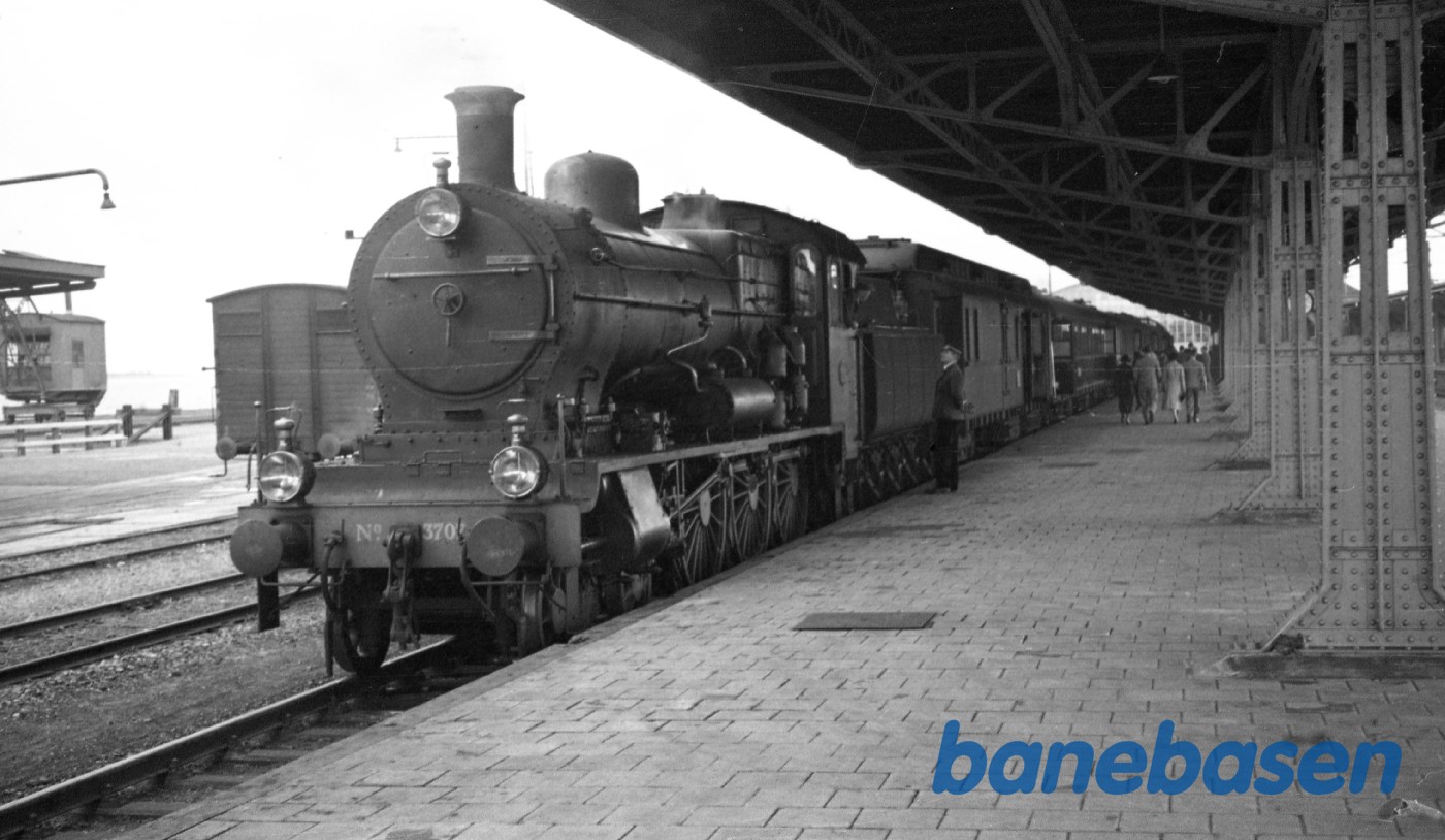 Damplokomotiv på station Damplokomotiv på station