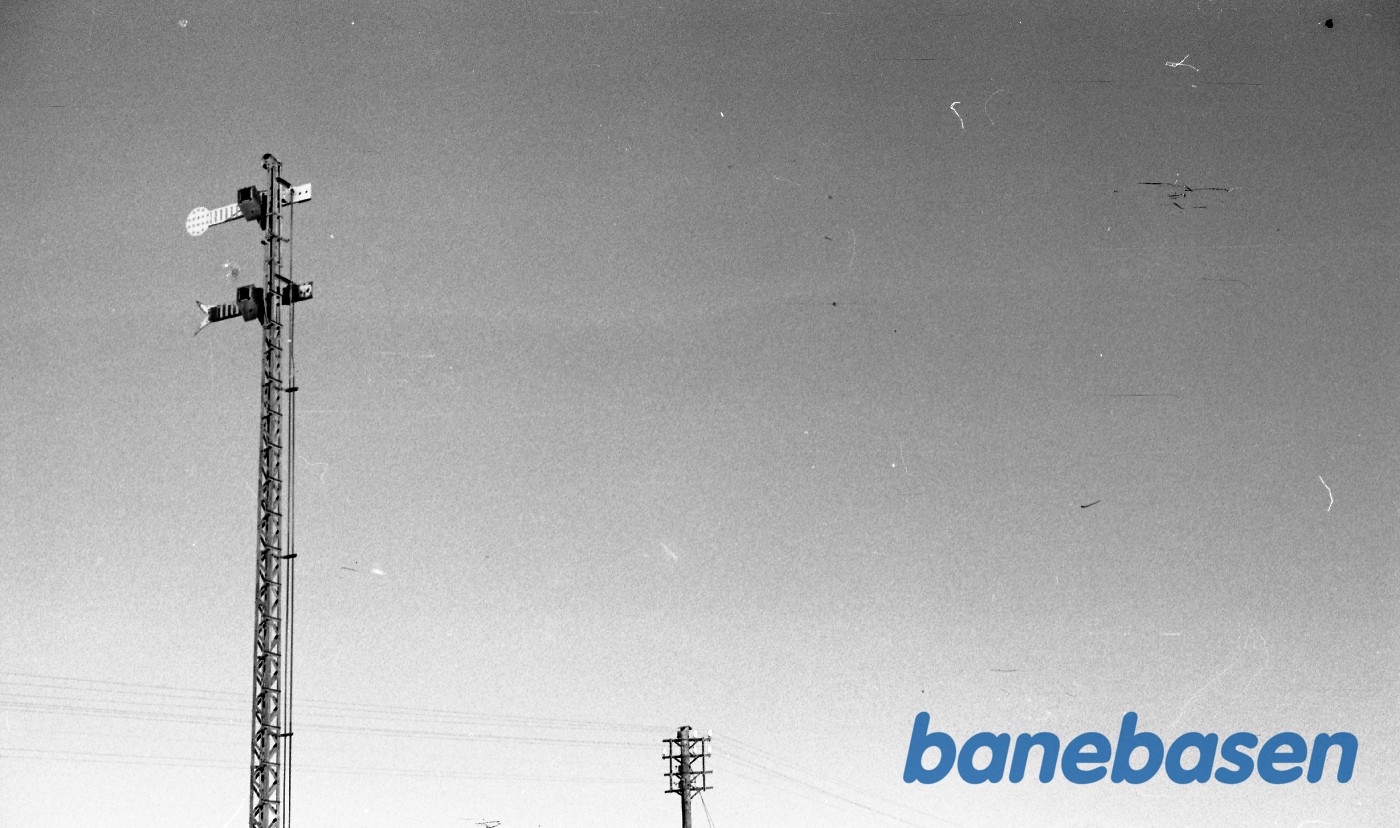I-signal på banedæmning I-signal på banedæmning