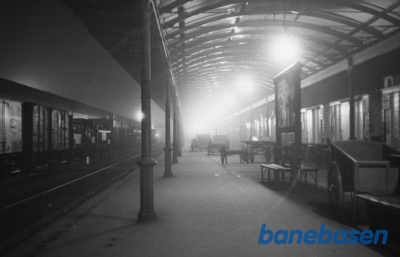 Aftenbilleder på Roskilde station Aftenbilleder på Roskilde station