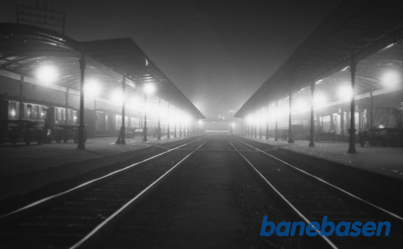 Aftenbilleder på Roskilde station Aftenbilleder på Roskilde station