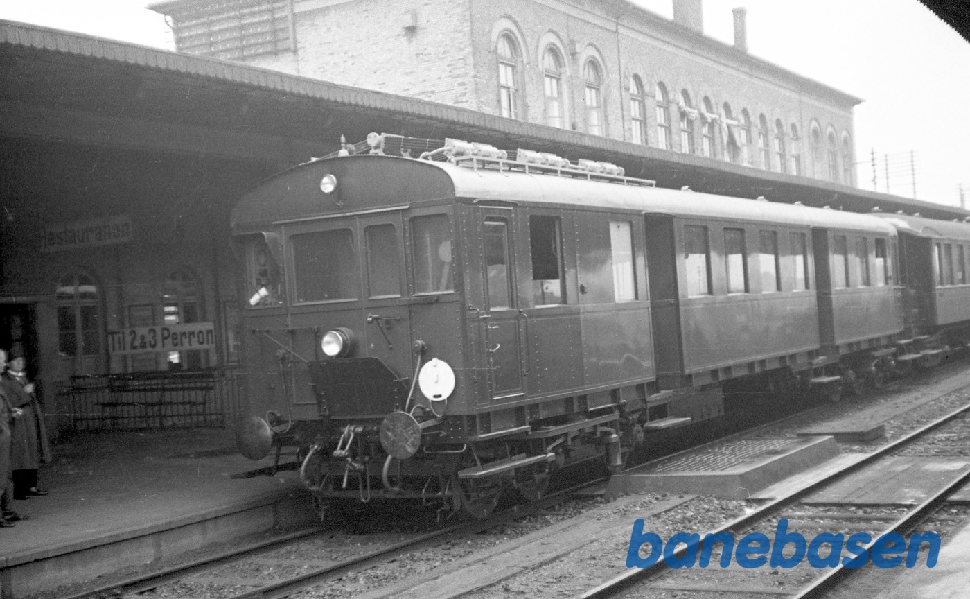 Motortog på Roskilde station Motortog på Roskilde station