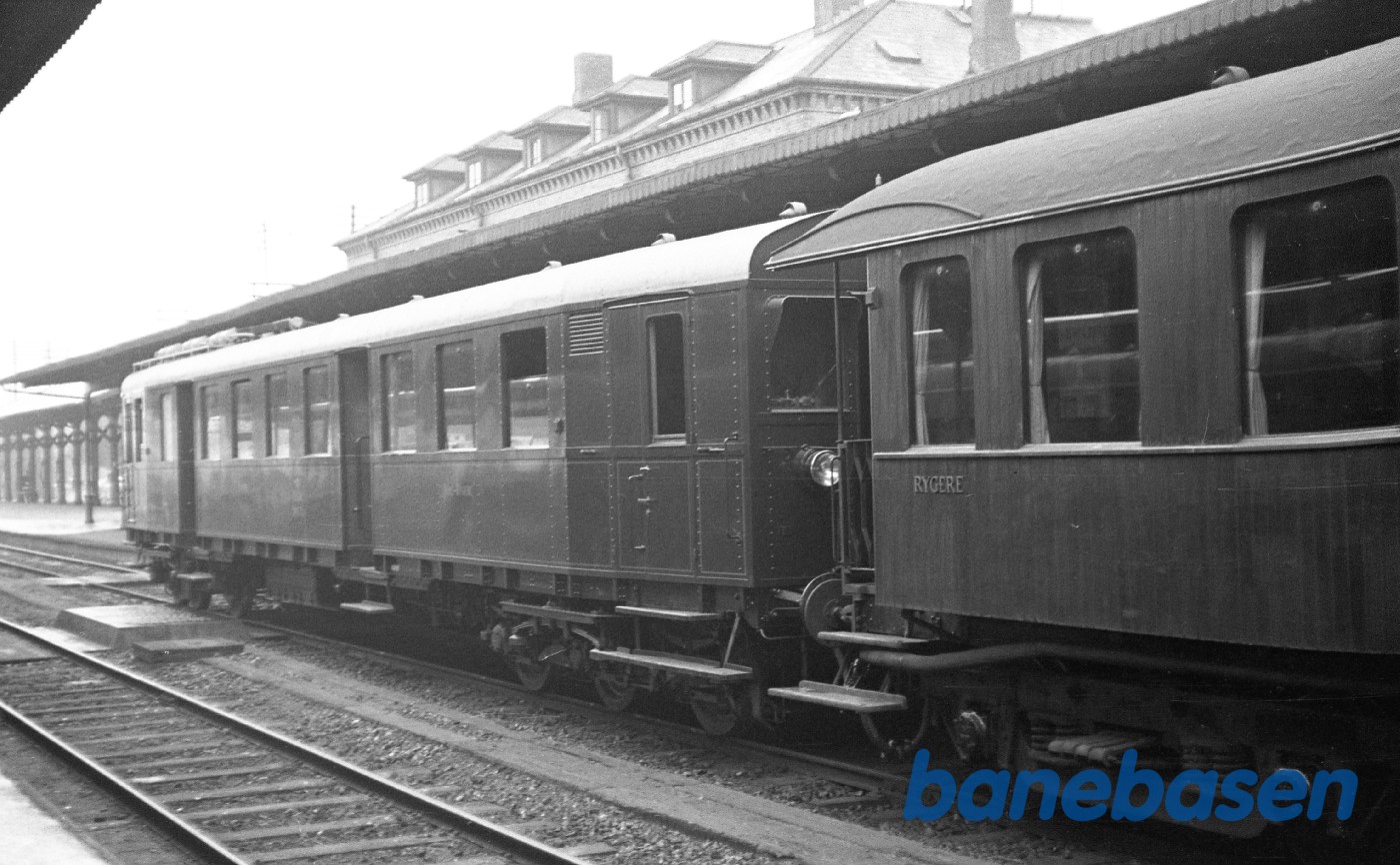 Motortog på Roskilde station Motortog på Roskilde station