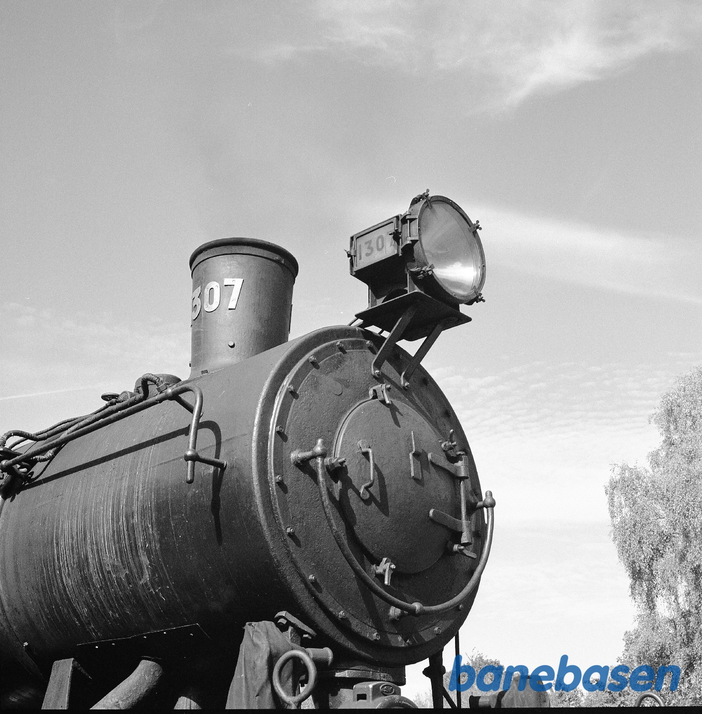 Skorsten og strålkaster på 1307 Skorsten og strålkaster på 1307