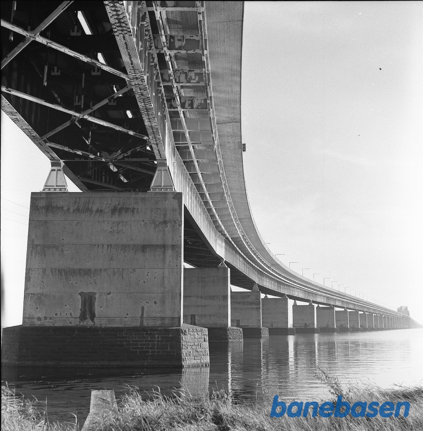 Storestrømsbroen set nedefra Madsnesø Storestrømsbroen set nedefra Madsnesø