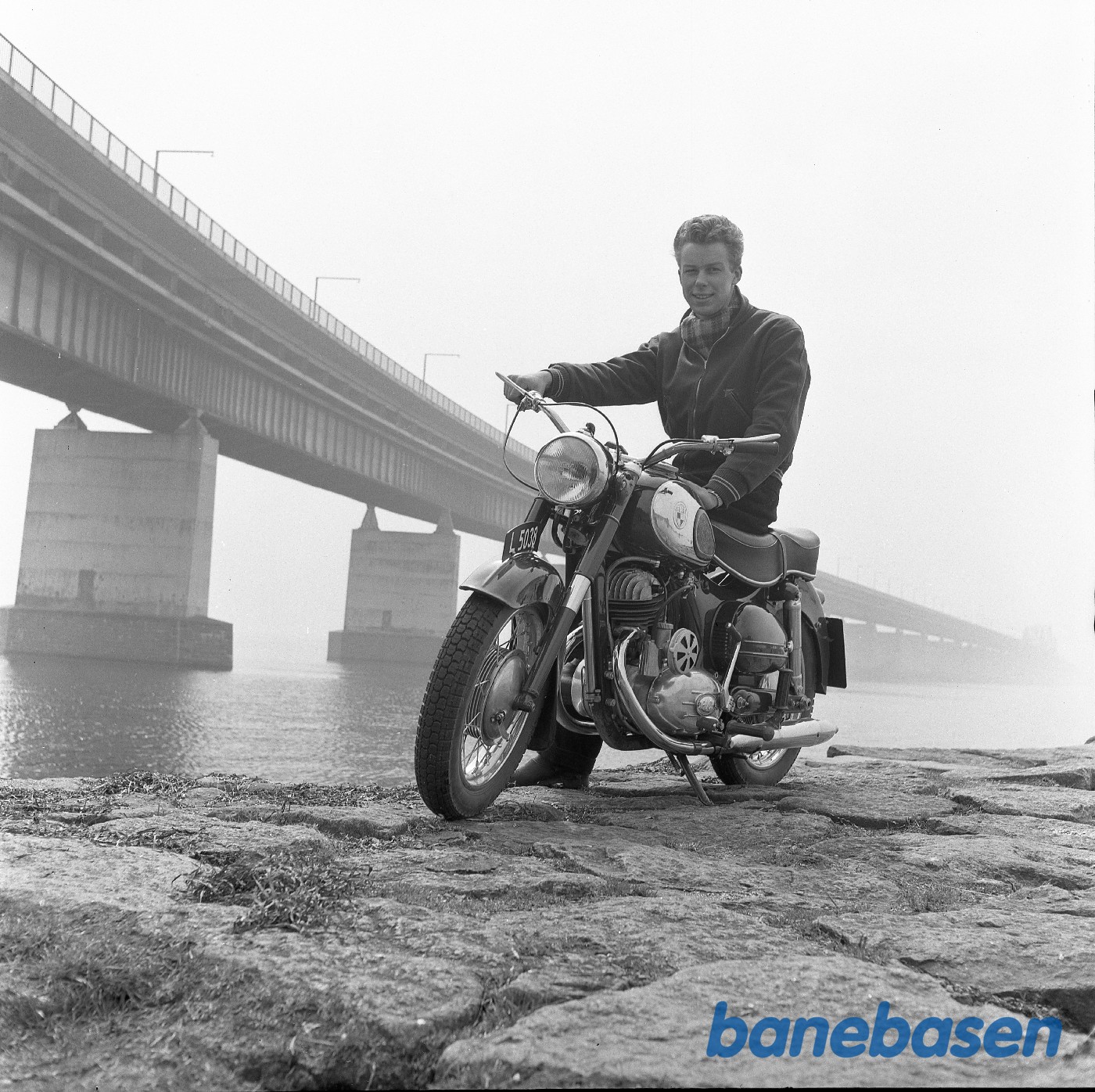 Storestrømsbroen set nedefra Madsnesø Storestrømsbroen set nedefra Madsnesø