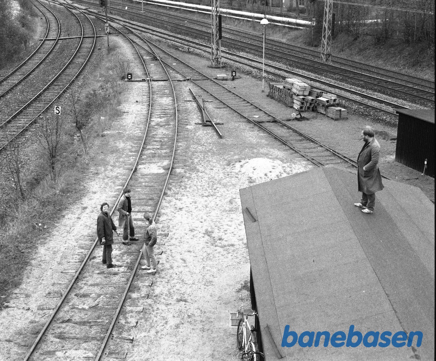 Flintholm kommandopost med godsbanen til venstre og S-banen til Vandløse til højre Flintholm kommandopost med godsbanen til venstre og S-banen til Vandløse til højre