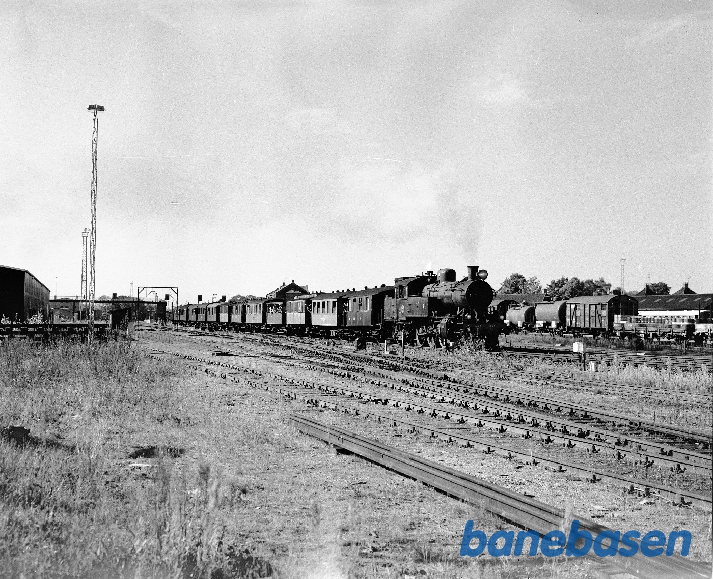 S 1307 med stort tog på Hillerød station spor 4 S 1307 med stort tog på Hillerød station spor 4