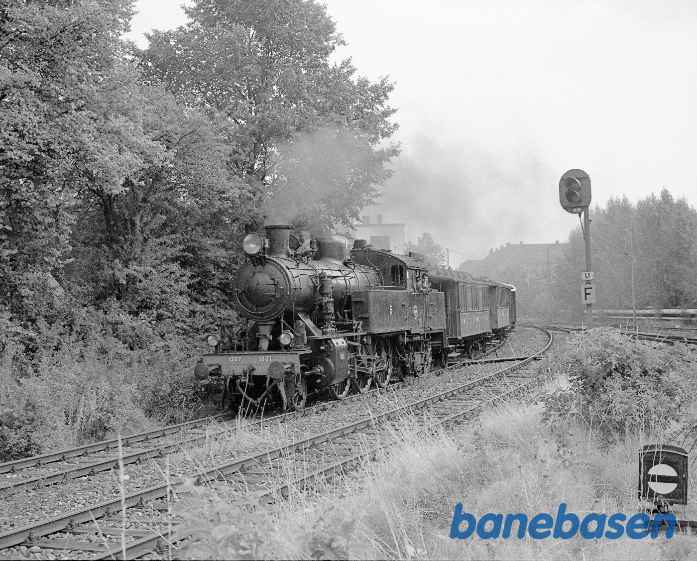 S 1307 med tog på godsbanen mellem Frederiksberg og Godthåbsvej S 1307 med tog på godsbanen mellem Frederiksberg og Godthåbsvej