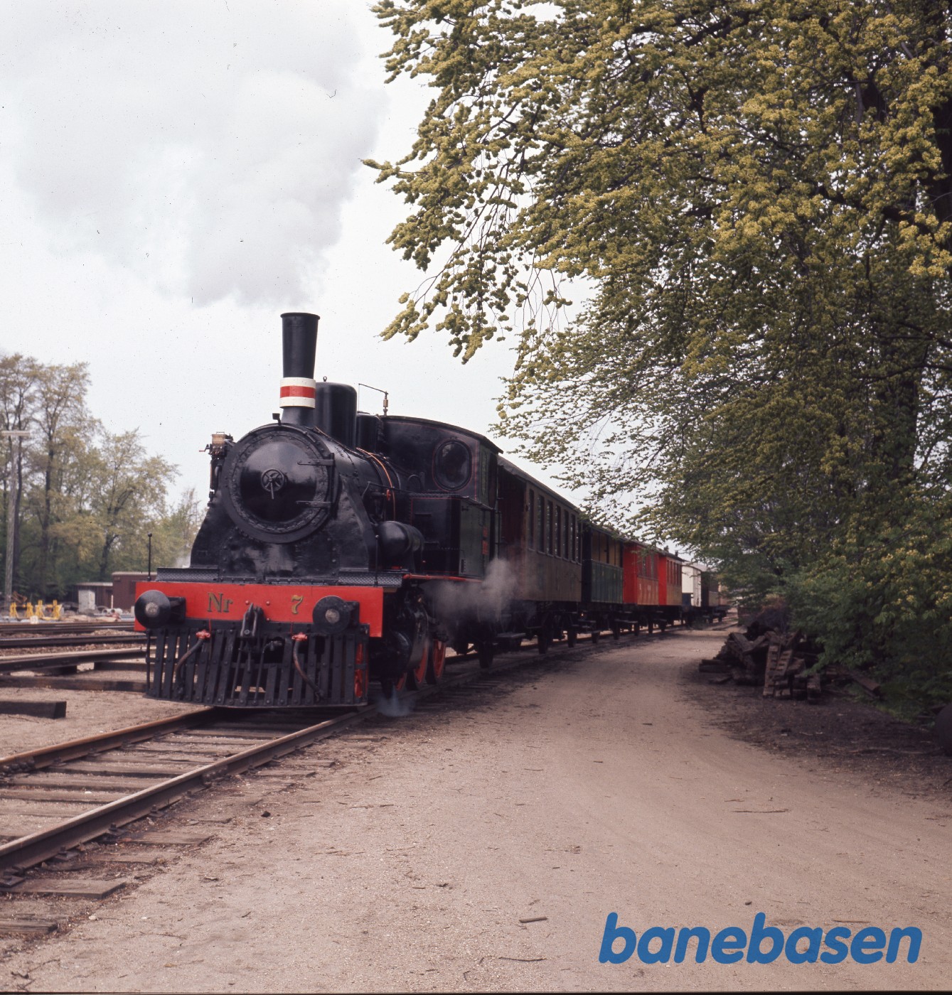 Nr. 7 på vej ind i natsporet med tog Nr. 7 på vej ind i natsporet med tog