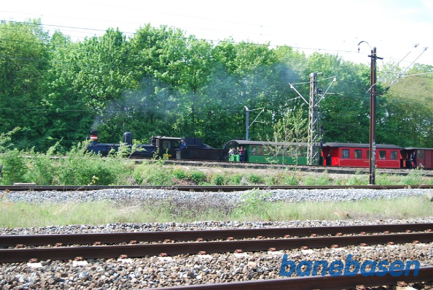 Tog med K 582 på S-banen, Hellerup station Tog med K 582 på S-banen, Hellerup station