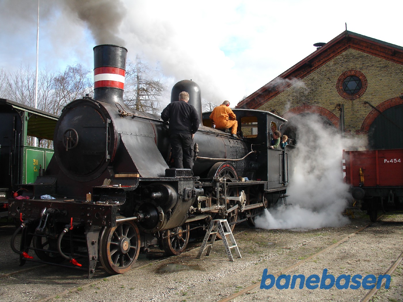 K582 damper ud af remisen i Rungsted K582 damper ud af remisen i Rungsted