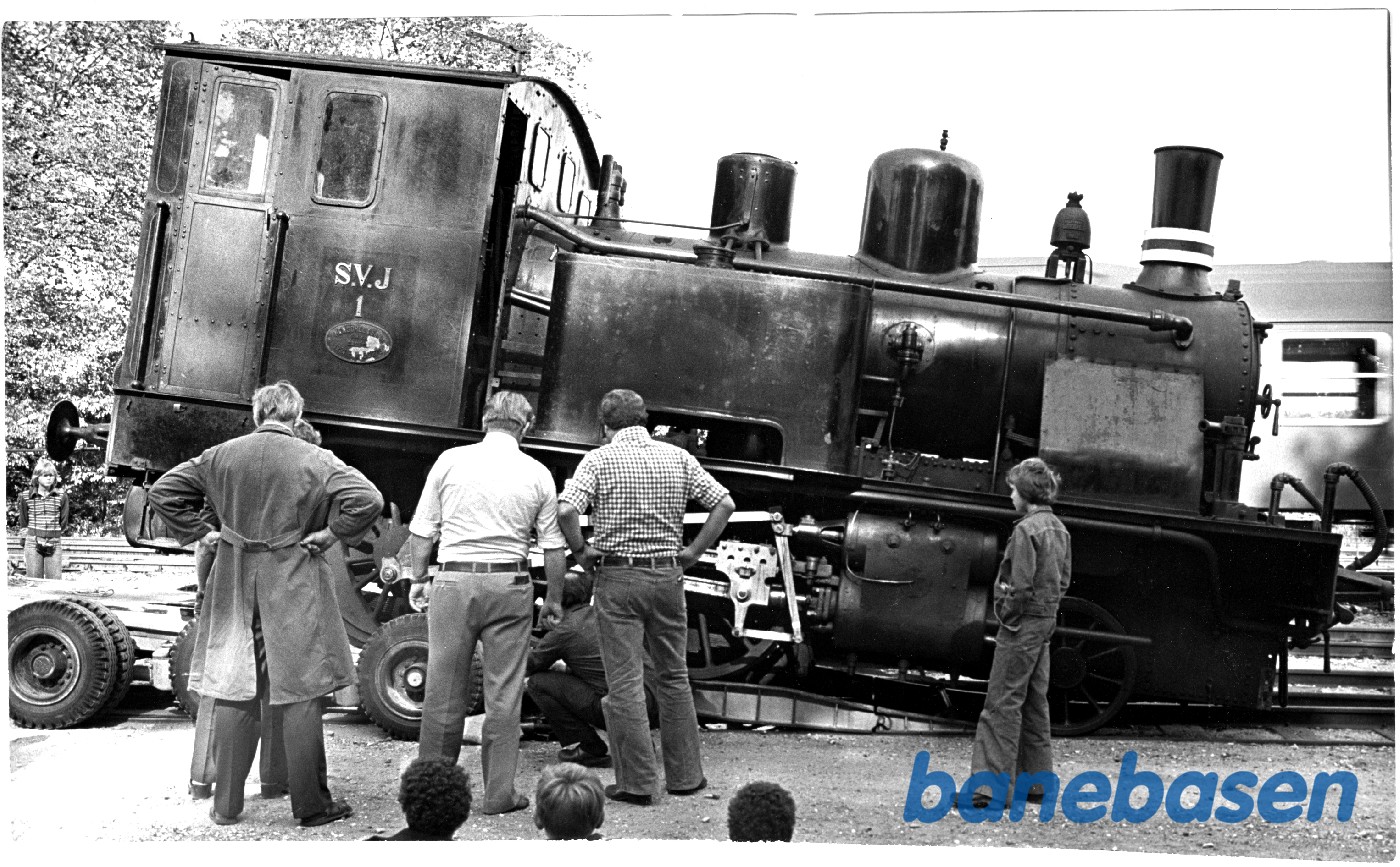 SVJ 1 flyttes op på vognbjørn SVJ 1 flyttes op på vognbjørn