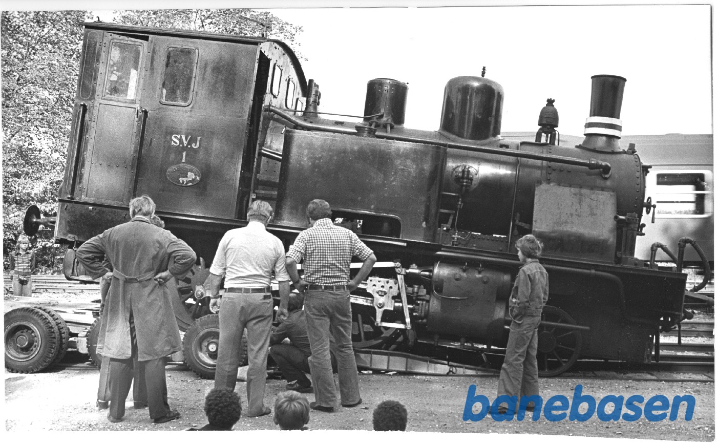 SVJ 1 flyttes op på vognbjørn SVJ 1 flyttes op på vognbjørn