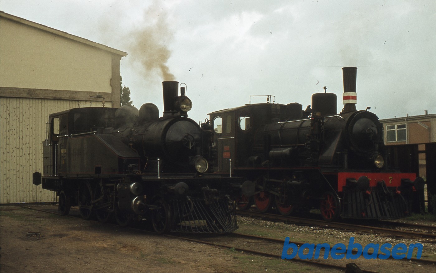 2 flotte opfyrede damplokomotiver 2 flotte opfyrede damplokomotiver