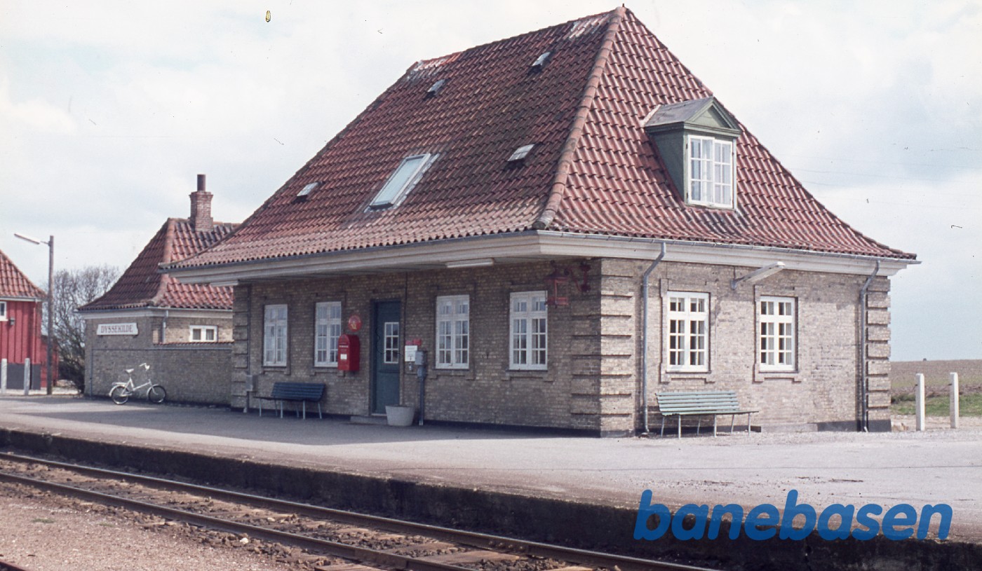 Stationsbygningen i Dyssekilde Stationsbygningen i Dyssekilde