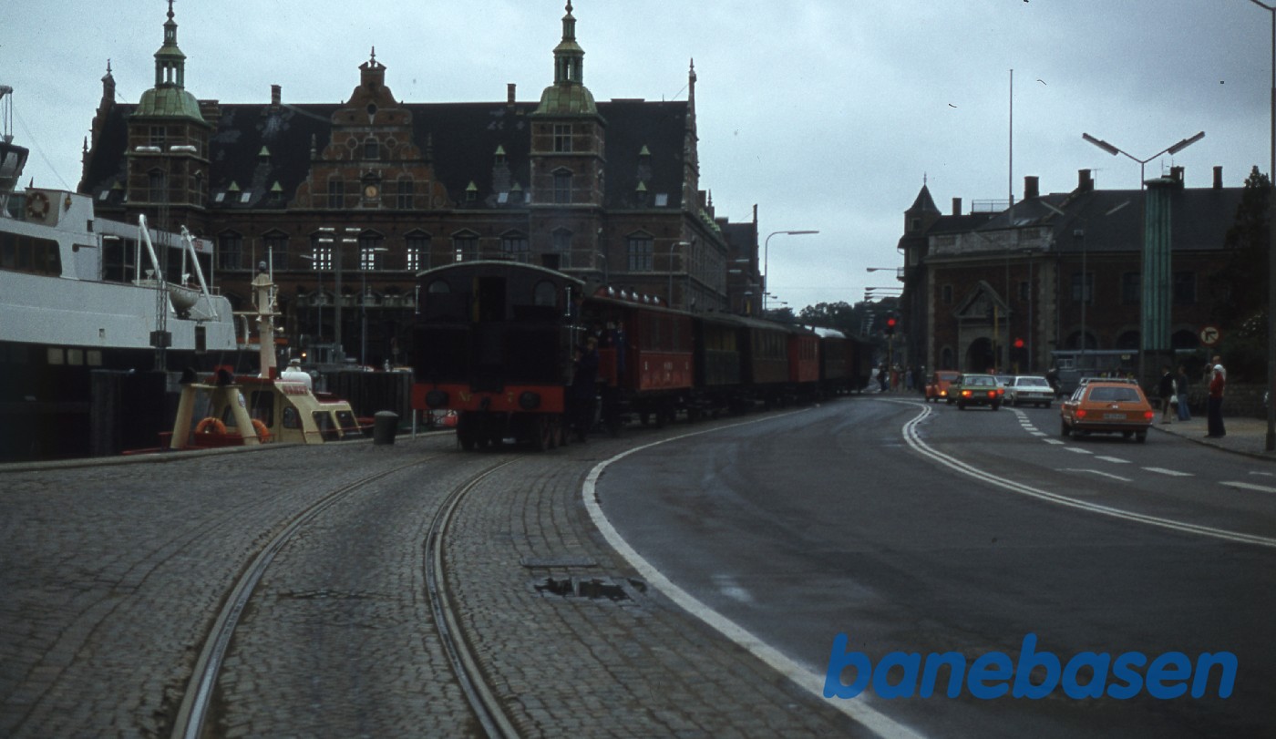 Veterantoget på vej over havnen til Grønnehave Veterantoget på vej over havnen til Grønnehave