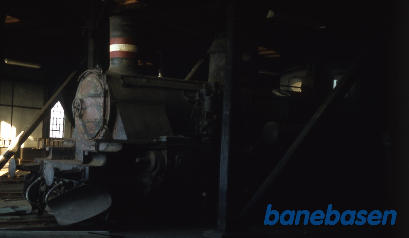 Damplokomotiv i remisen Damplokomotiv i remisen