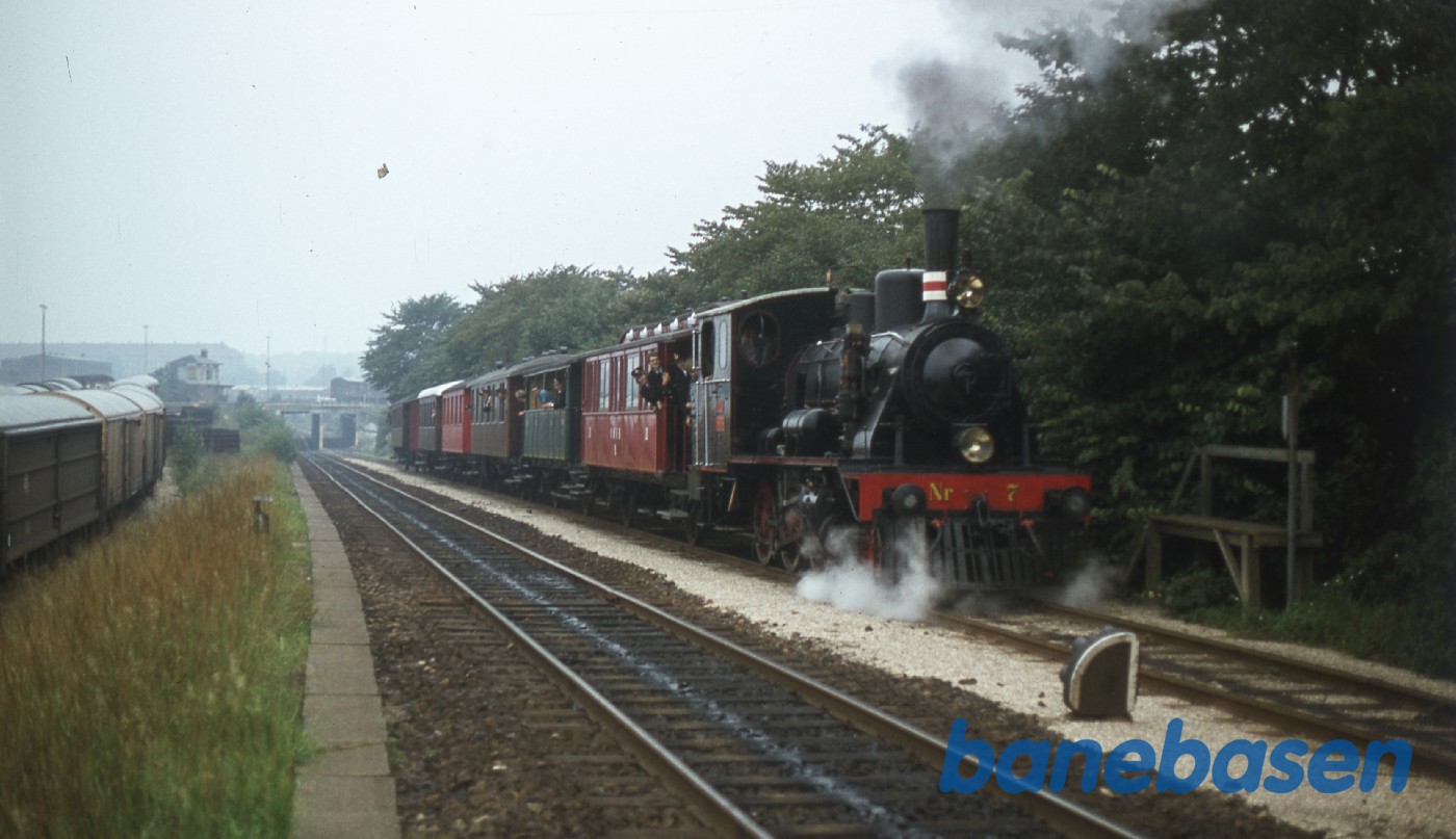 Nr. 7 på vej fra Godsbanegården op ad maskinbakken til København H Nr. 7 på vej fra Godsbanegården op ad maskinbakken til København H