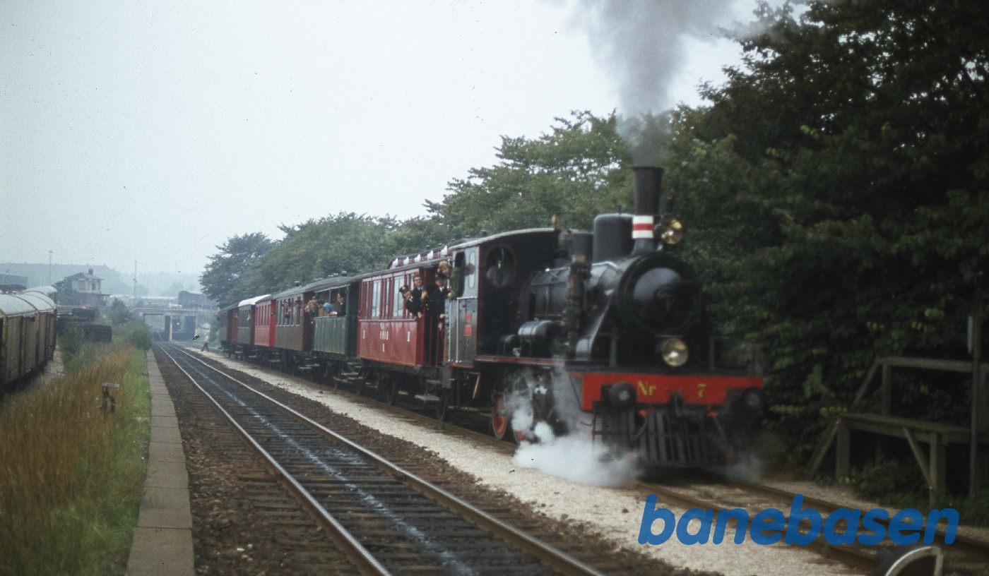 Nr. 7 på vej fra Godsbanegården op ad maskinbakken til København H Nr. 7 på vej fra Godsbanegården op ad maskinbakken til København H