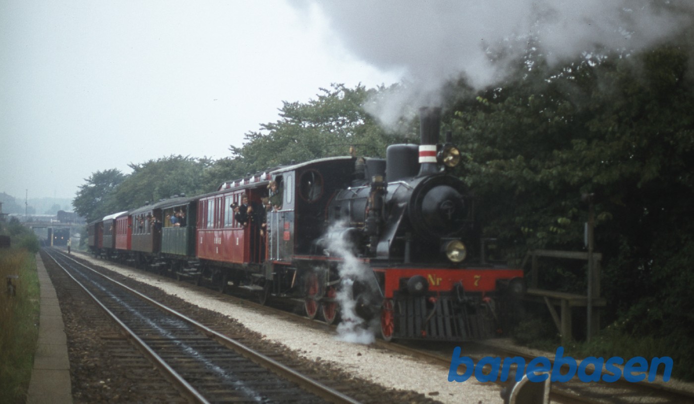 Nr. 7 på vej fra Godsbanegården op ad maskinbakken til København H Nr. 7 på vej fra Godsbanegården op ad maskinbakken til København H