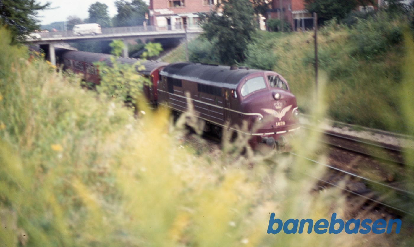 Kystbanetog på vej ind på stationen Kystbanetog på vej ind på stationen