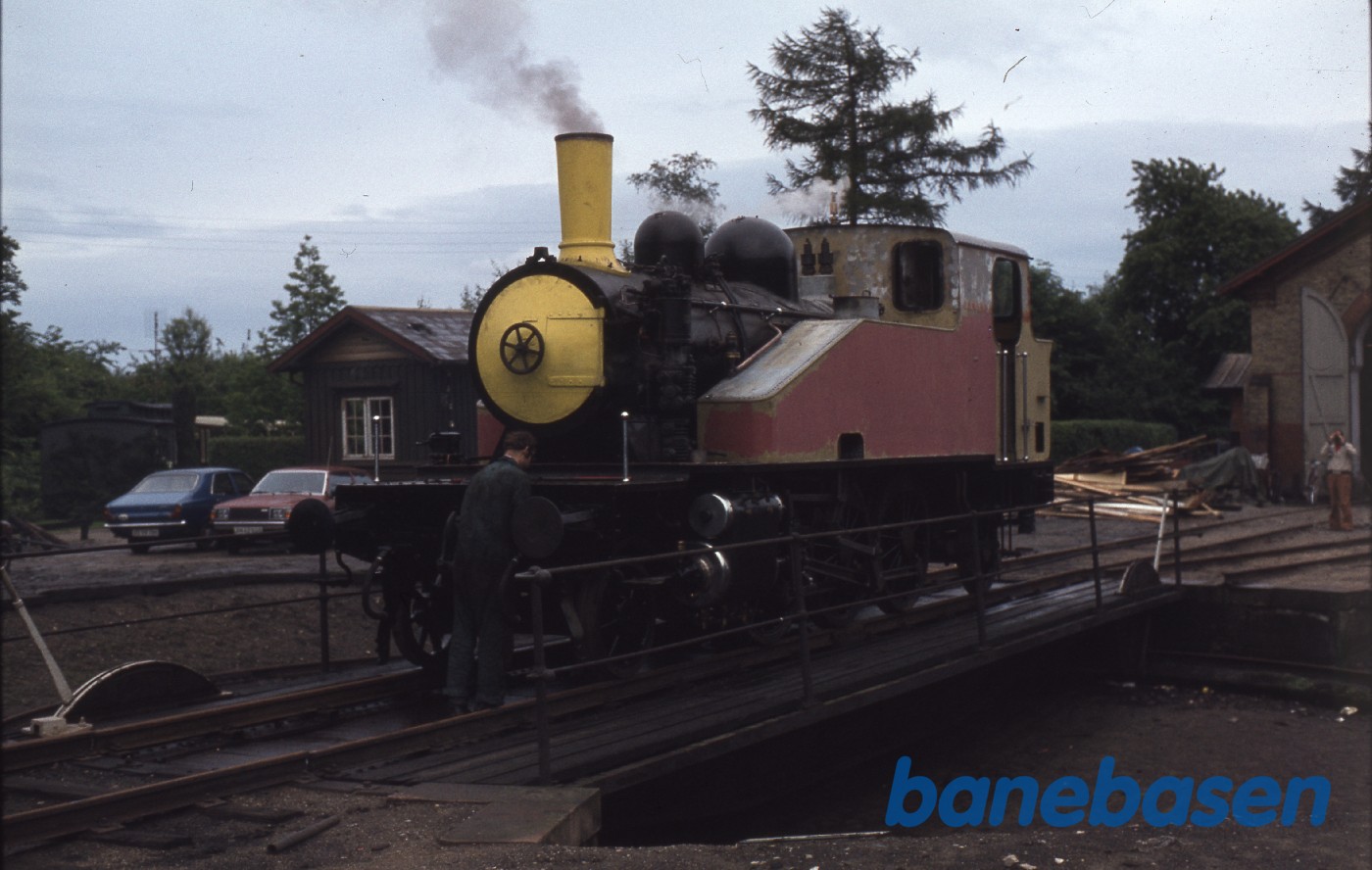 Nr. 14 på drejeskiven under damp for førte gang Nr. 14 på drejeskiven under damp for førte gang