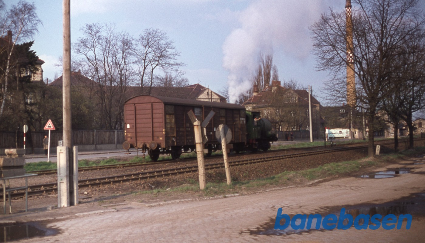 Dampakkumolator lokomotiv med en godsvogn Dampakkumolator lokomotiv med en godsvogn