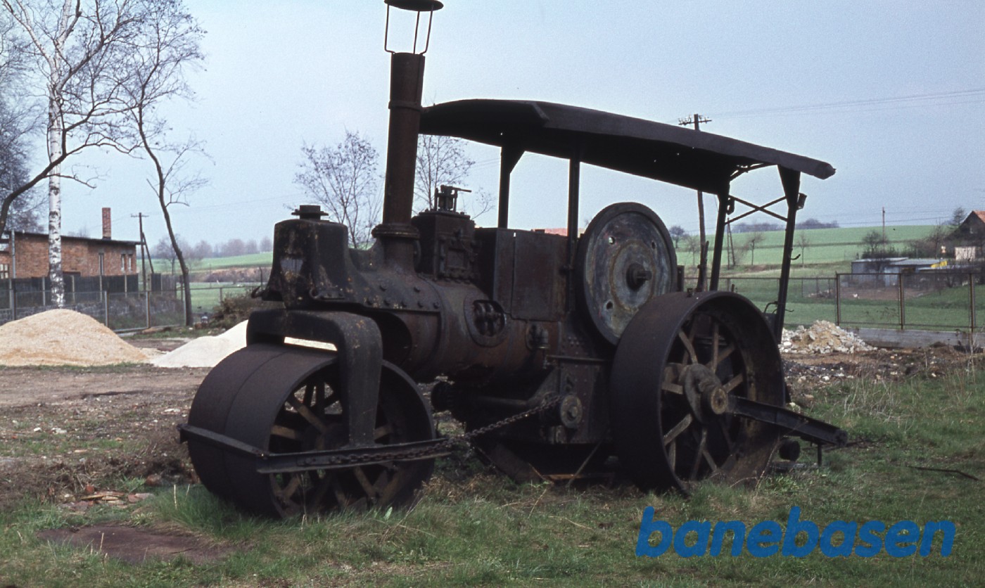 Rusten damptromle på gården Rusten damptromle på gården