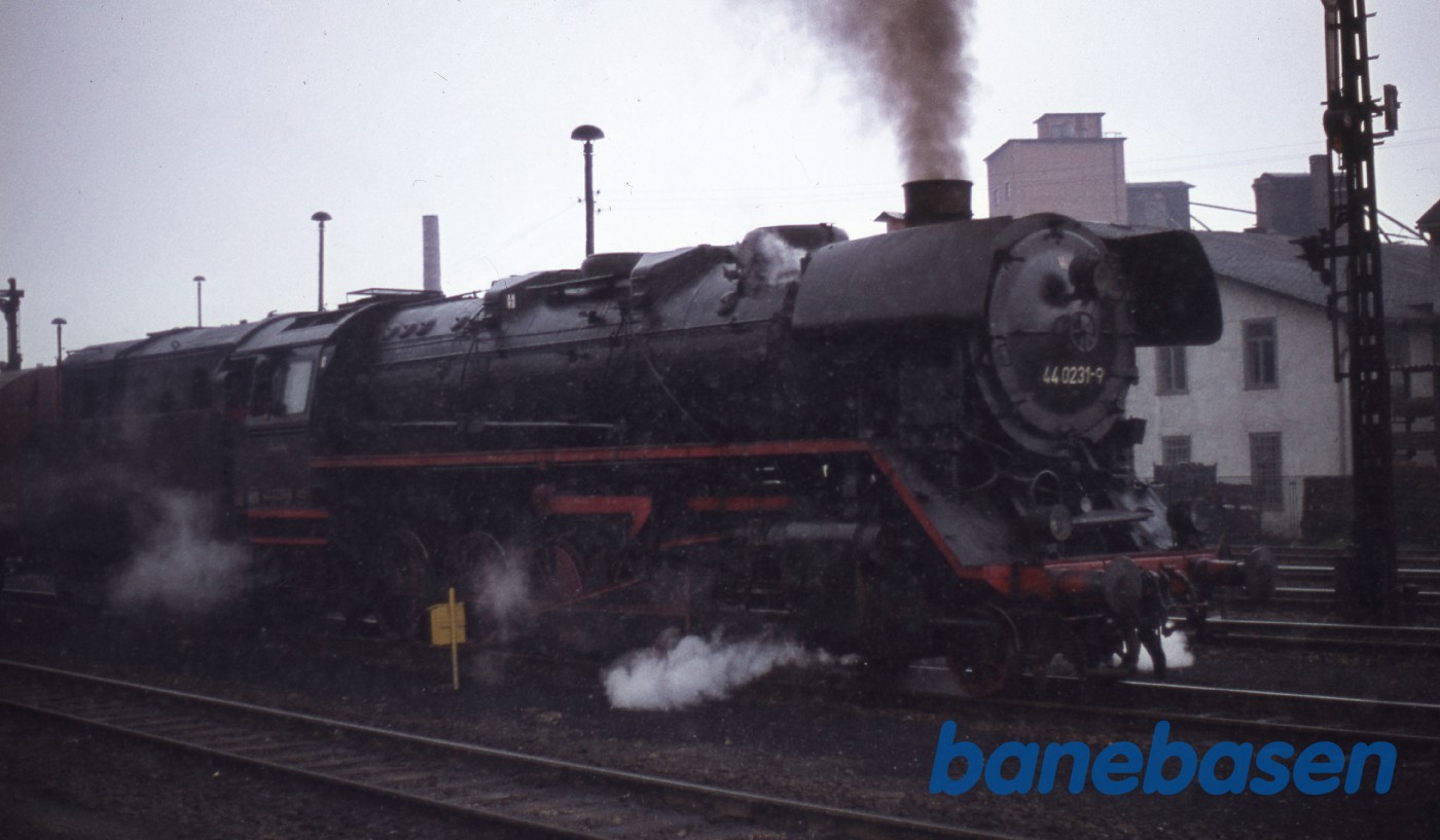 Godstog på vej ud af stationen Godstog på vej ud af stationen