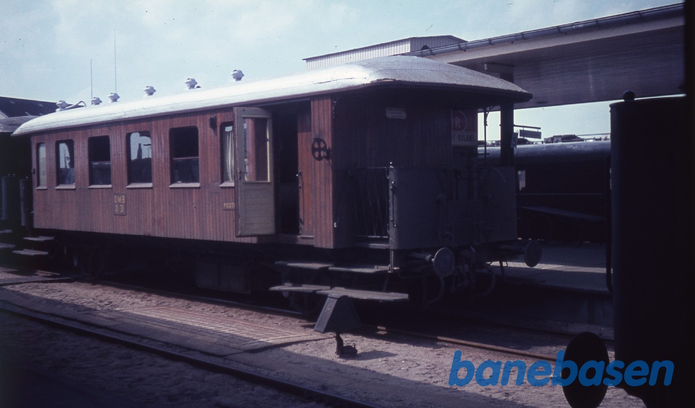 Privatbanetog ved perron Privatbanetog ved perron