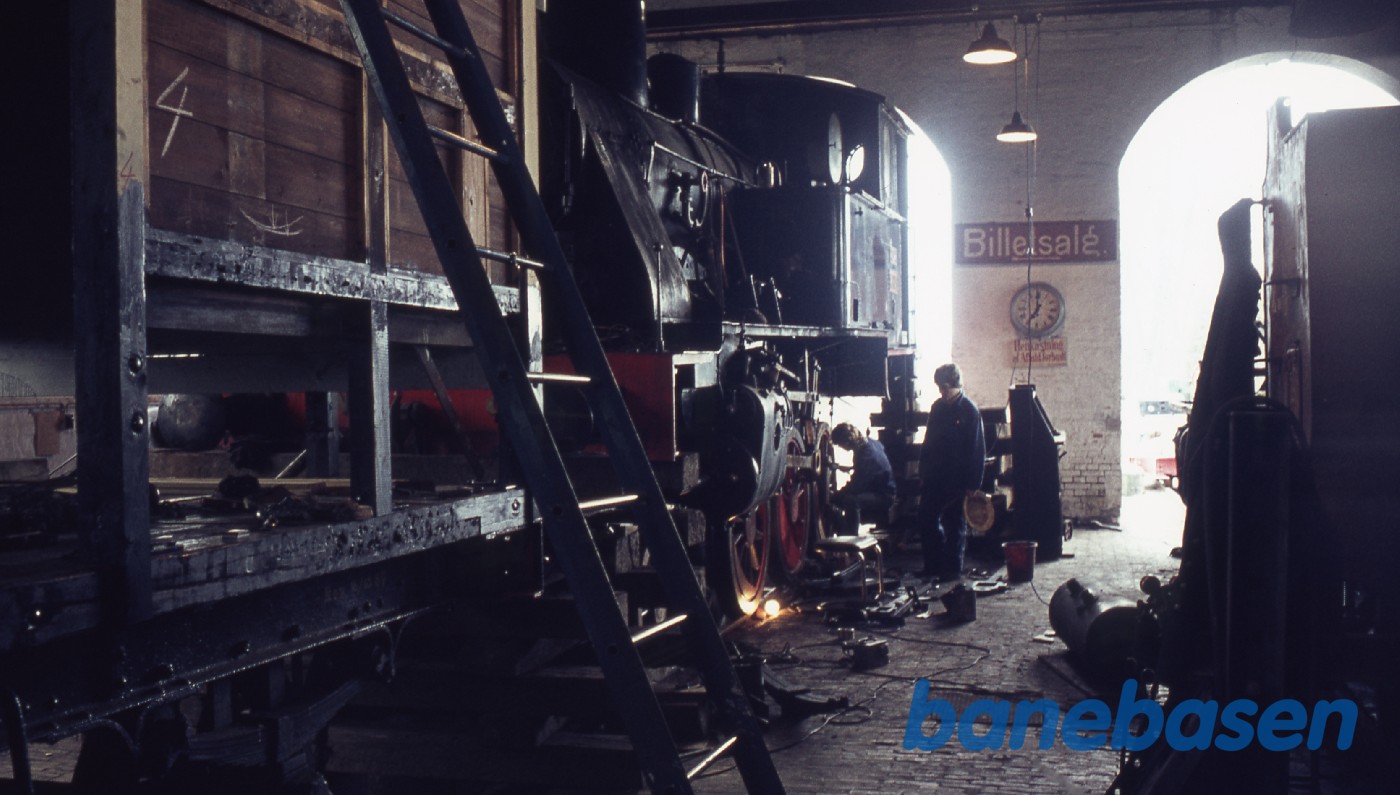 Nr. 7 i værkstedet sammen med Carlsbergvognen Nr. 7 i værkstedet sammen med Carlsbergvognen