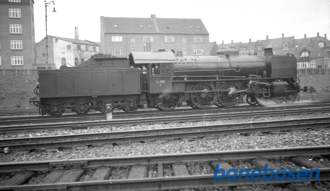 Damplokomotiv R 961 rangerer i Aarhus Damplokomotiv R 961 rangerer i Aarhus
