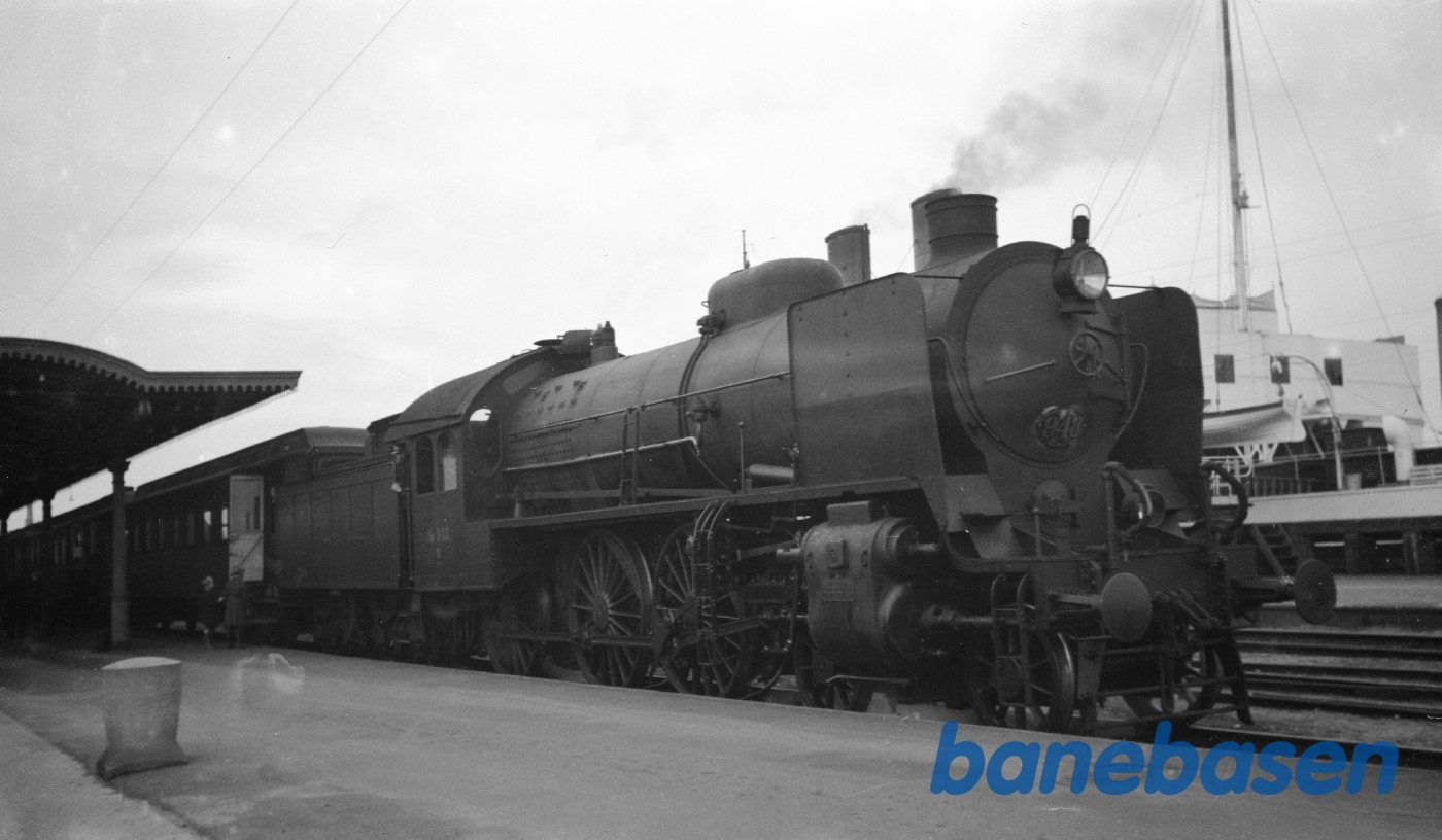 Damplokomotiv R 948 med tog 60 på Nyborg H Damplokomotiv R 948 med tog 60 på Nyborg H