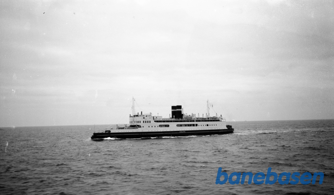 Færgen Sjælland på Storebælt. Set fra en anden færge Færgen Sjælland på Storebælt. Set fra en anden færge