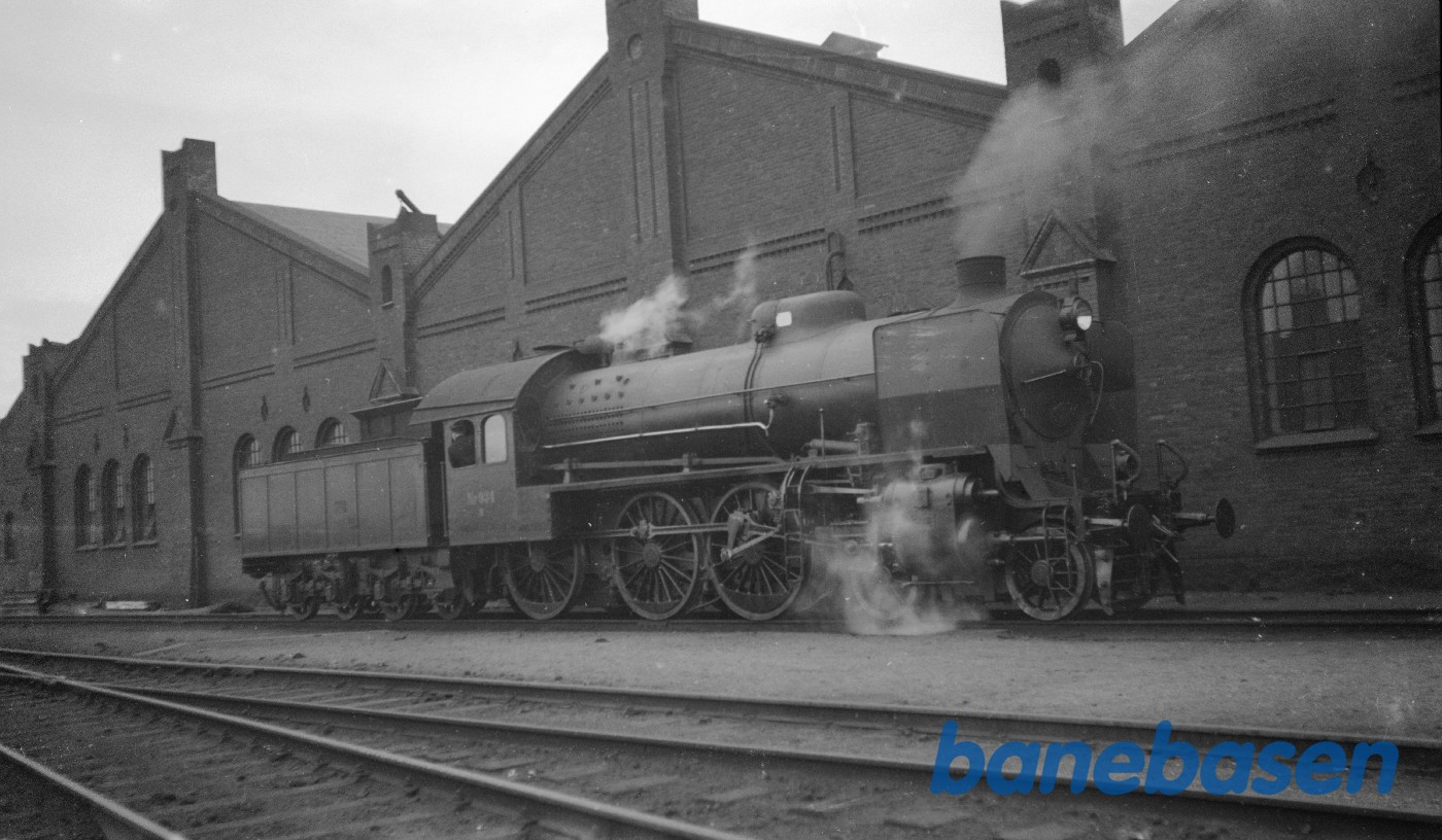 Damplokomotiv R 934 ved makindepotet ved maskindepotet på Kbh GB Damplokomotiv R 934 ved makindepotet ved maskindepotet på Kbh GB