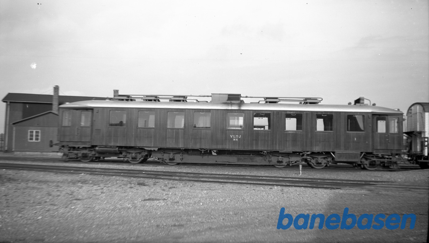Motorvogn VLTJ M6 på Tyborøn station Motorvogn VLTJ M6 på Tyborøn station