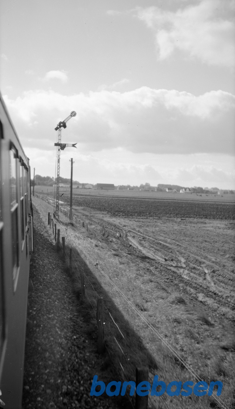Indkørselssignal til Vojens station set fra toget Indkørselssignal til Vojens station set fra toget