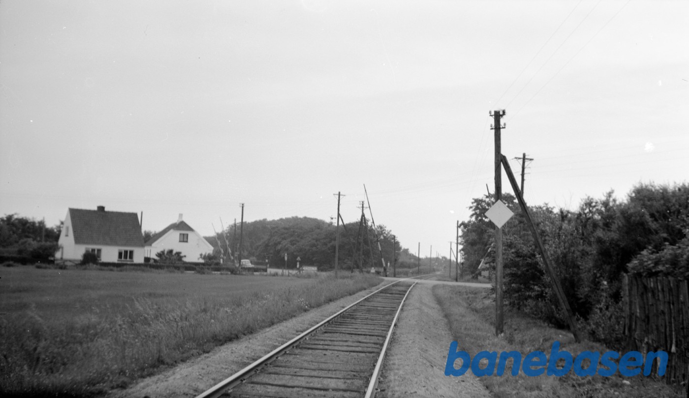 Ryå. Indkørsel fra Fjerritslevbanen . HLA i baggrunden Ryå. Indkørsel fra Fjerritslevbanen . HLA i baggrunden