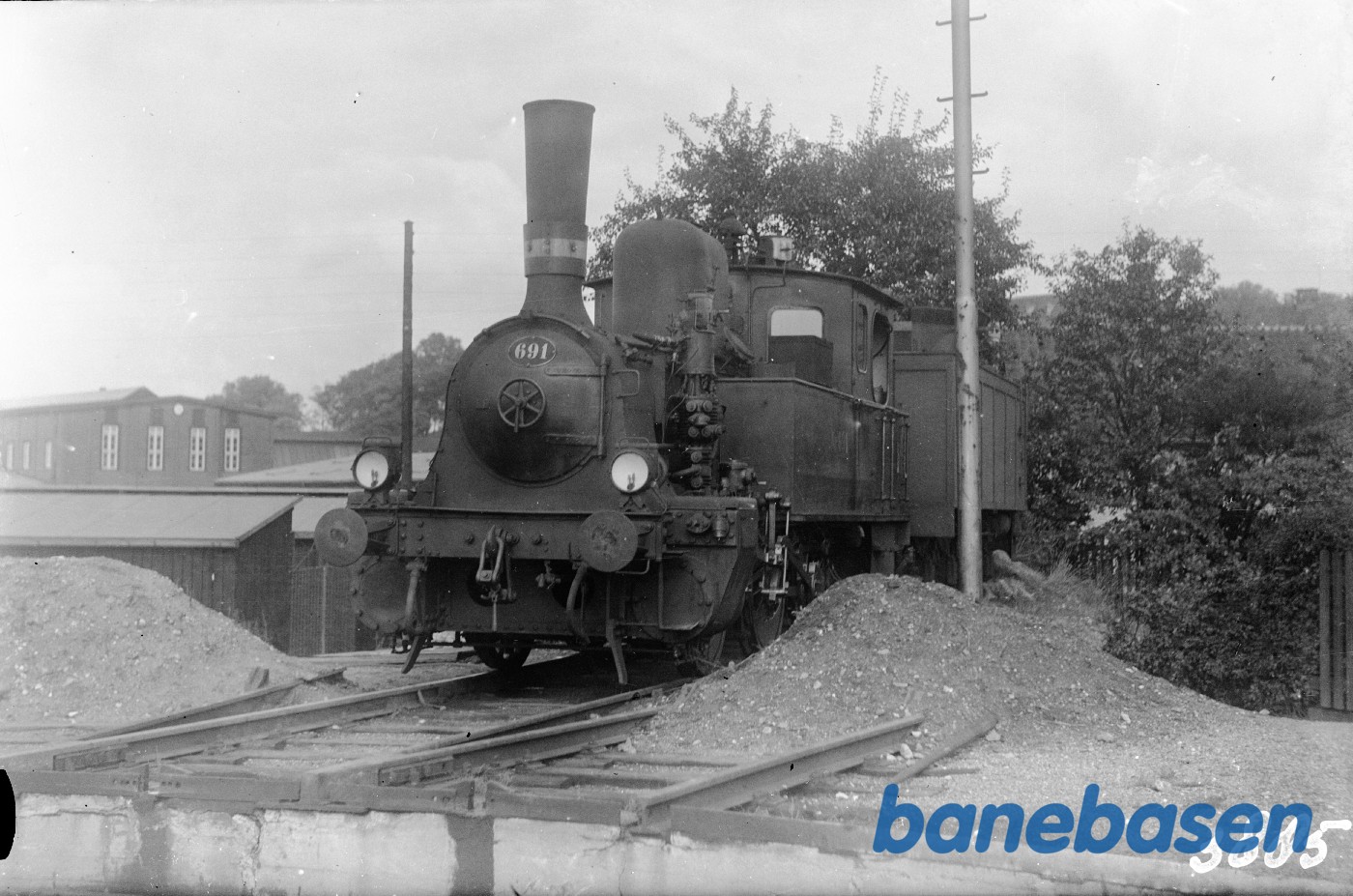 Damplokomotiv F 691 ved centralværkstedet i Arhus Damplokomotiv F 691 ved centralværkstedet i Arhus