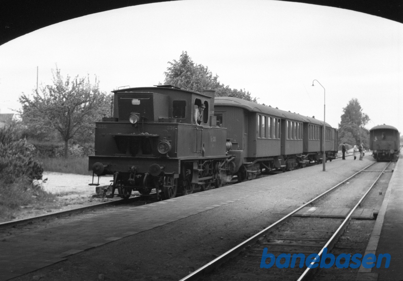 DSB O 336 med persontog DSB O 336 med persontog